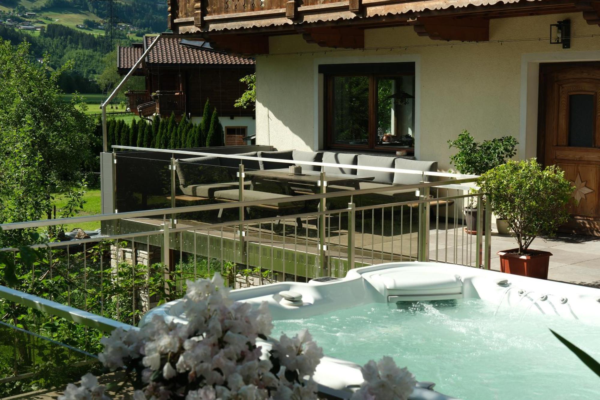 Apart Moidl Mit Privatem Pool Hart im Zillertal Luaran gambar
