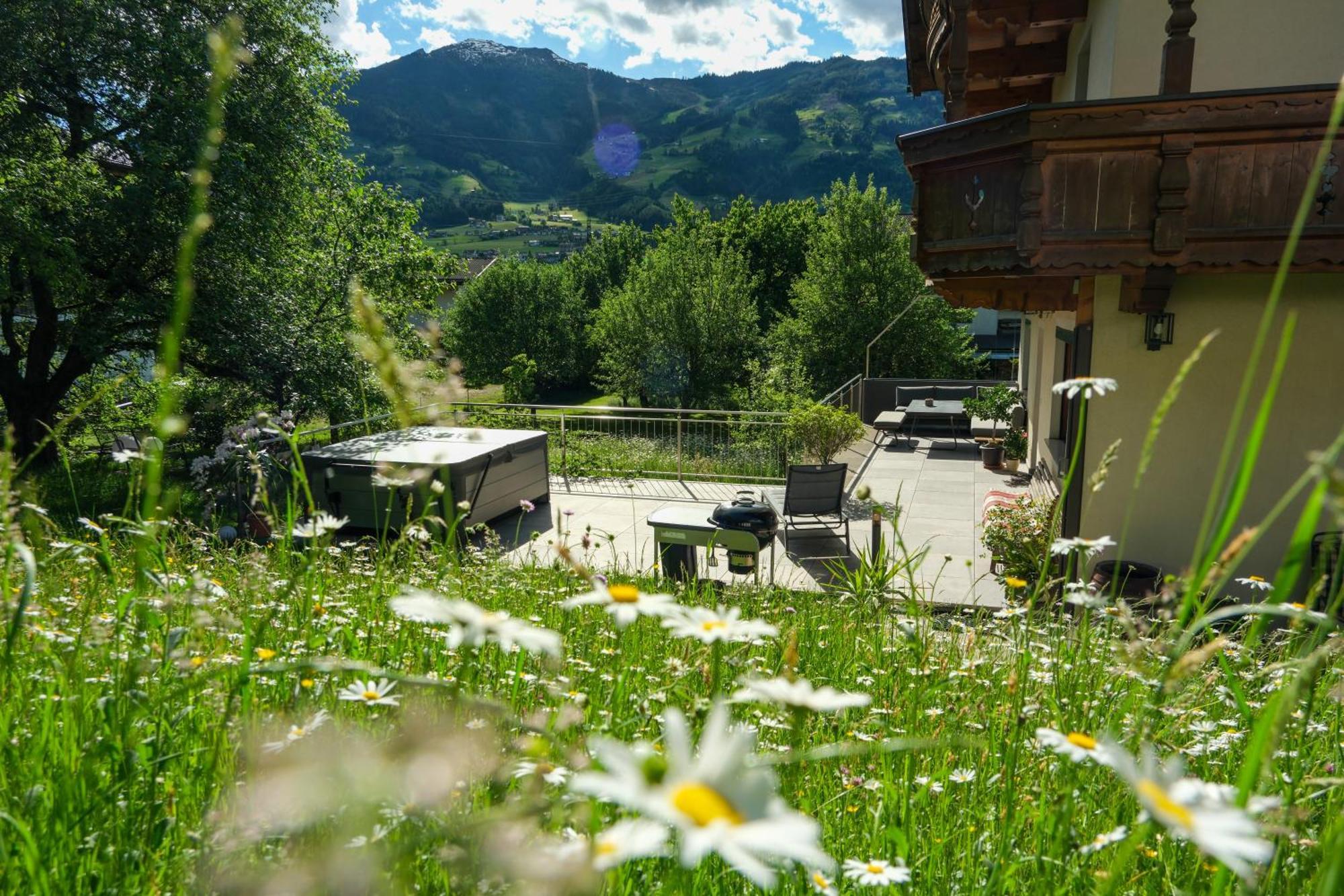 Apart Moidl Mit Privatem Pool Hart im Zillertal Luaran gambar